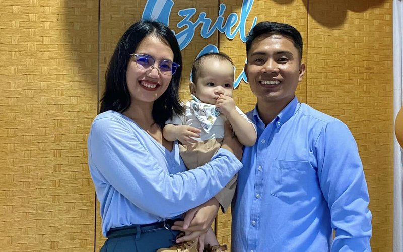 Rhuel and his family, customer of The Bible Story set, from Lidlidda, Ilocos Sur